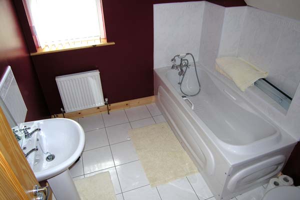 Jamie's Cottage - bathroom - Ballyliffin, Inishowen, Donegal, Ireland