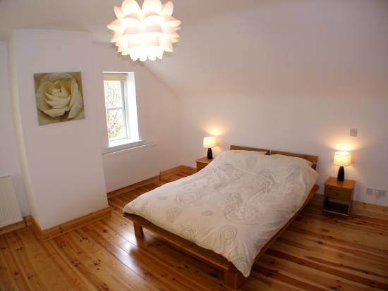 Glenieraragh Cottage-Bedroom