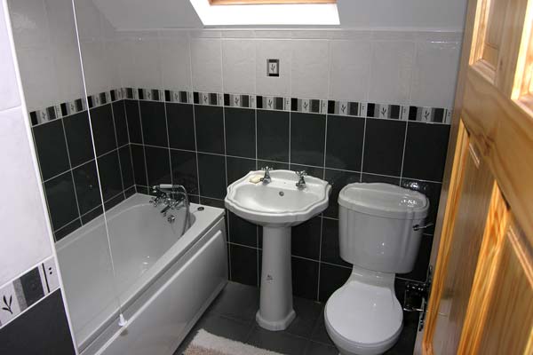 Bathroom - Teachtom Cottage, Derrybeg, Donegal, Ireland