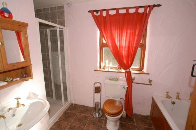 Bathroom on the ground floor with bath and separate shower