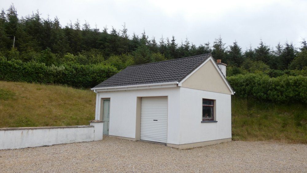 The cottage has a garage available for storing bicycles, fishing rods, golf clubs etc