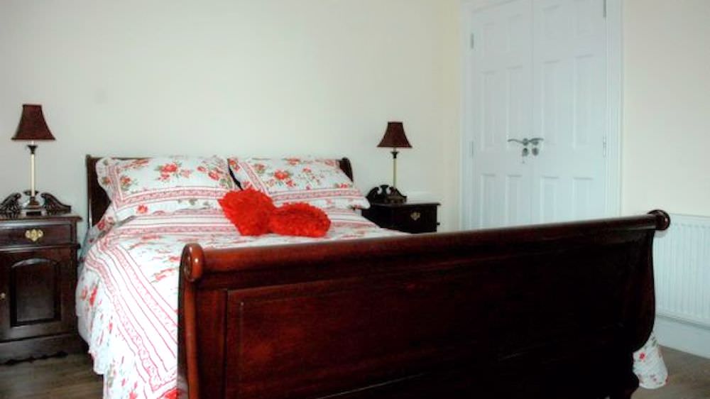 Brooke Cottages Portsalon - double bedroom