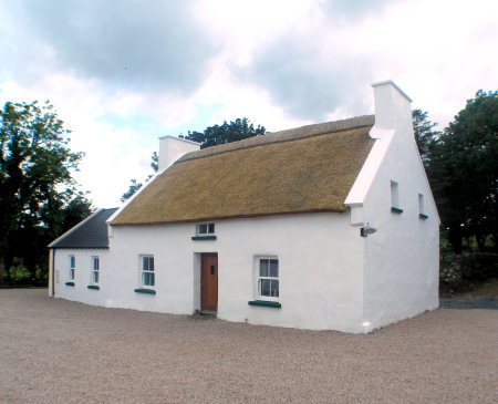 Dohertys_Thatched_Cottage-Kerrykeel-Co_Donegal