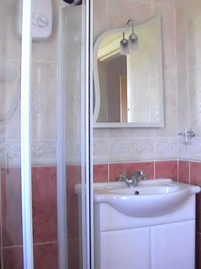 shower room of Teach Aine