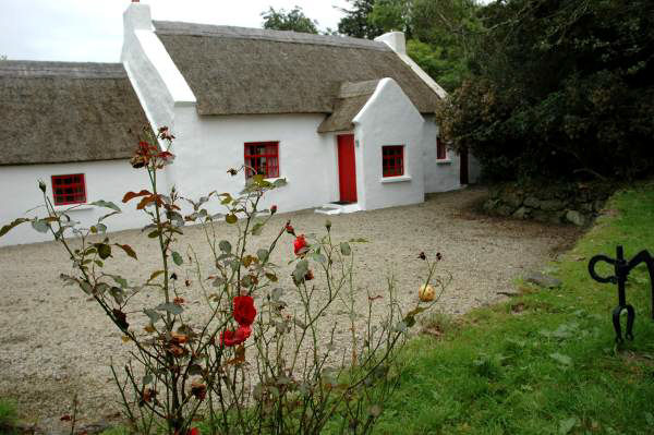 Ireland Thatched Cottage - view to rear of cottage